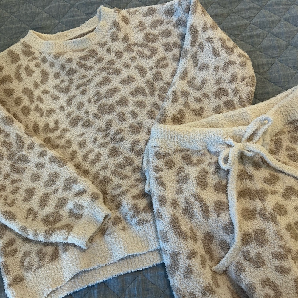 Comfiest pajama/lounge set!!